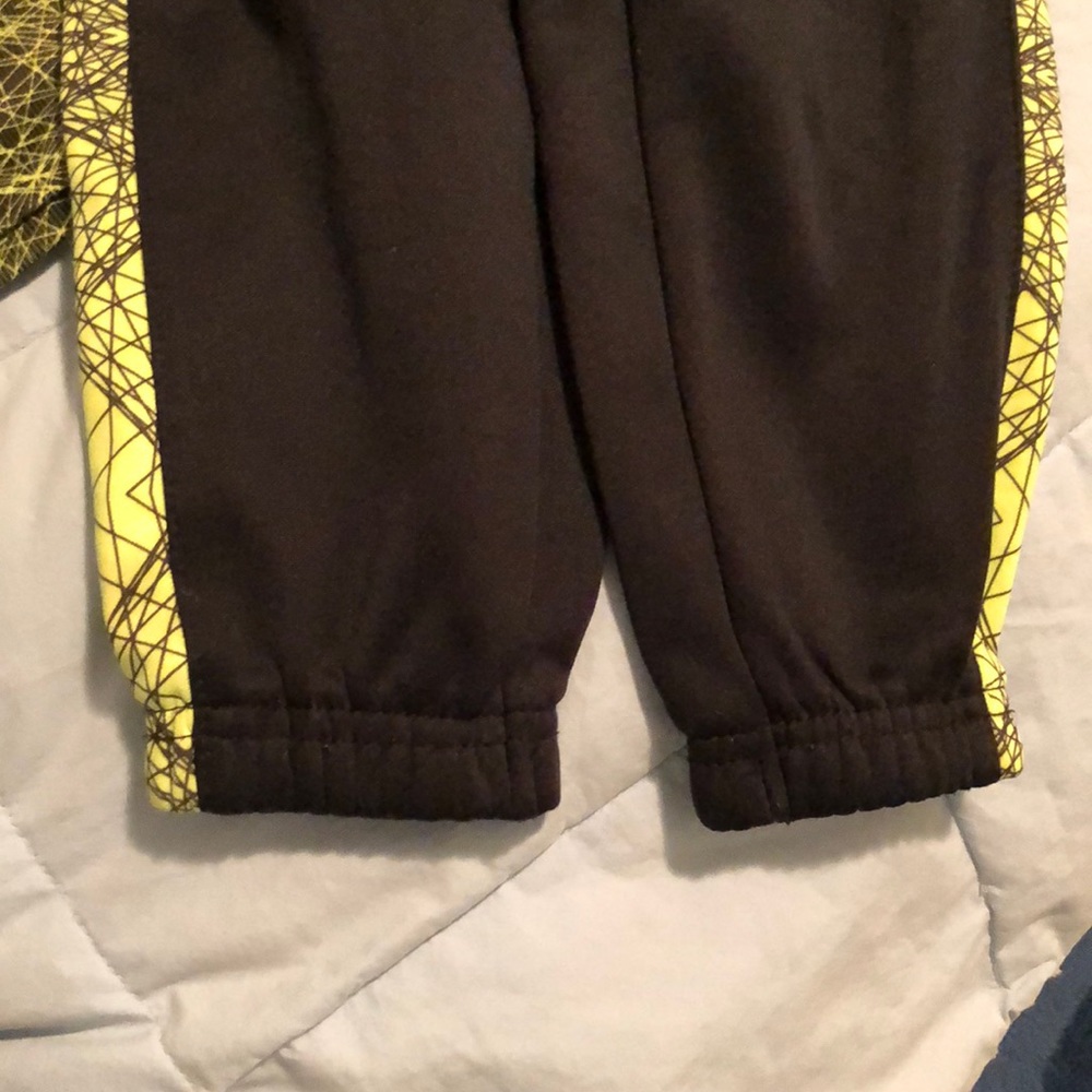 Nike Kids Matching Set in Black and Green - Picture 2 of 4